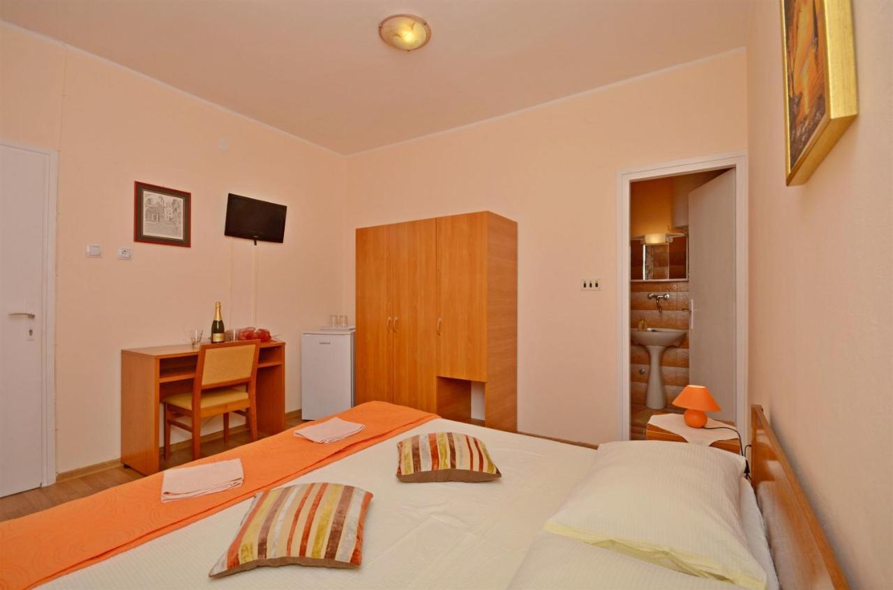 Apartment And Room Ivica Vodice Exterior foto