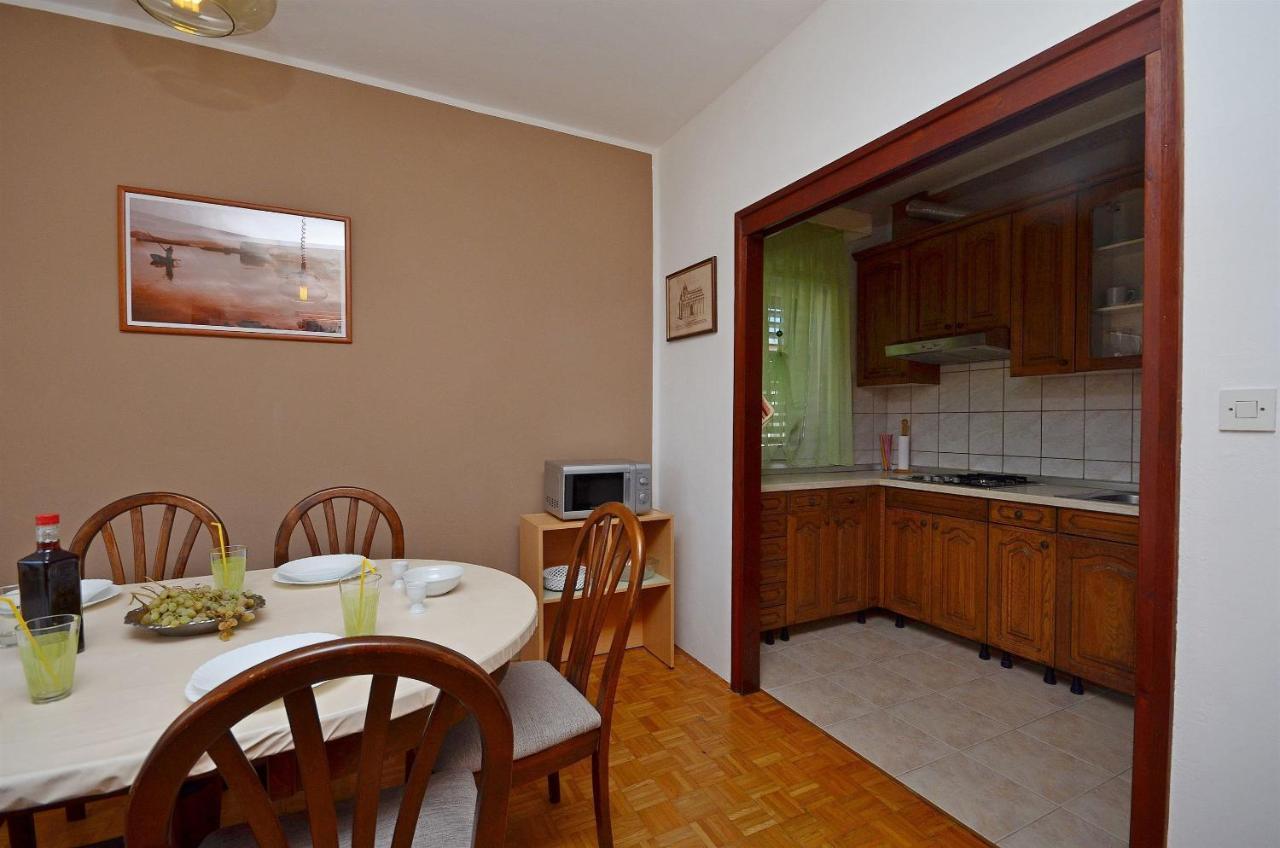 Apartment And Room Ivica Vodice Exterior foto