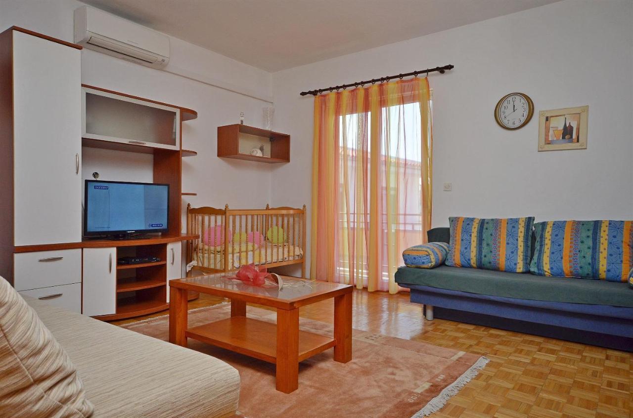 Apartment And Room Ivica Vodice Exterior foto