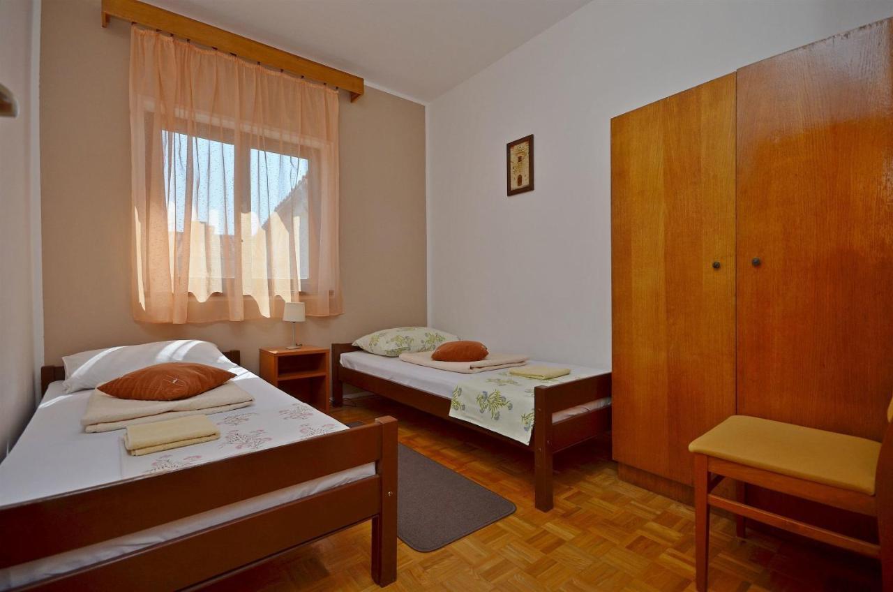 Apartment And Room Ivica Vodice Exterior foto